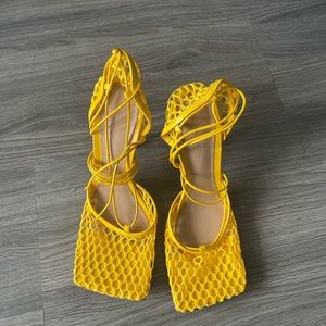 BOTTEGA STRETCH SANDALS EGG YOLK SIZE 8